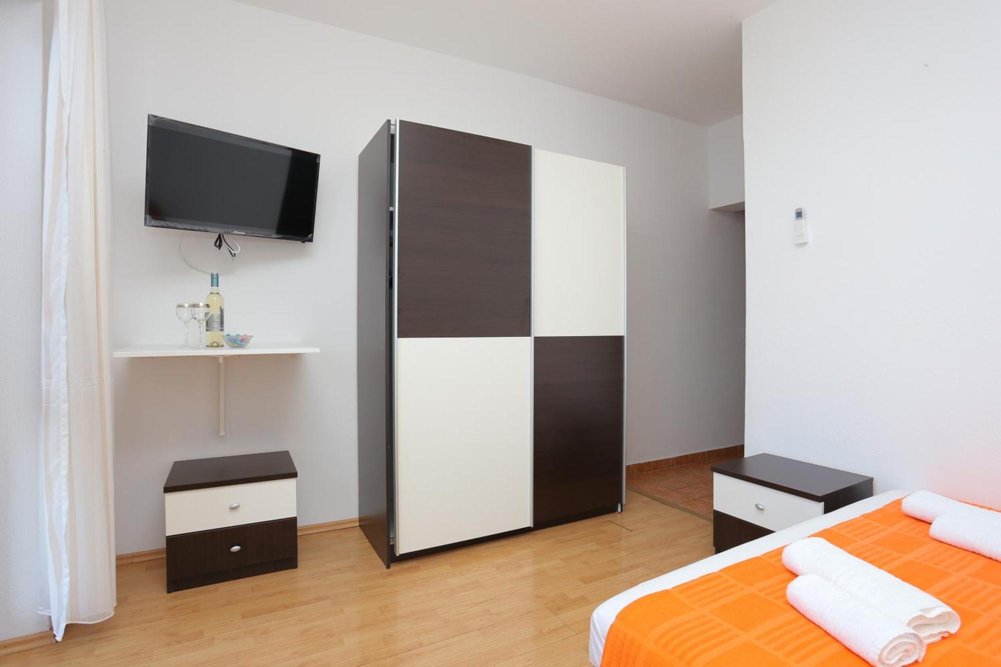 Apartments By The Sea Brela, Makarska - 2718 Room photo